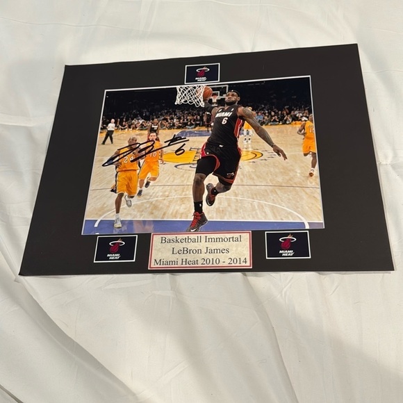 Lebron james autographed 8x10 photo - Picture 1 of 1